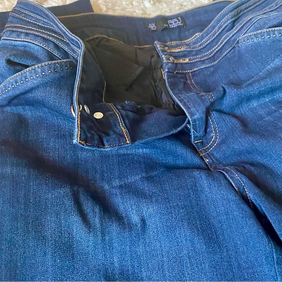 Like NEW! High Waisted Jean Bell Trouser - Picture 4 of 6